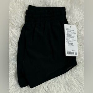 Lululemon Hotty Hot LR Short 2.5” Lined